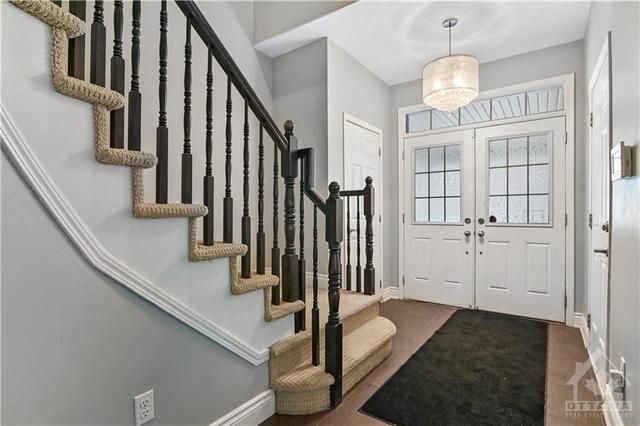 317 Bamburgh Way, House detached with 4 bedrooms, 3 bathrooms and 4 parking in Ottawa ON | Image 2