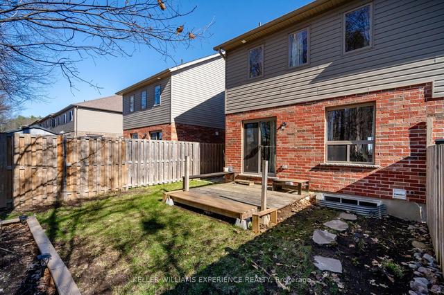 972 Cook Dr, House semidetached with 3 bedrooms, 3 bathrooms and 3 parking in Midland ON | Image 3