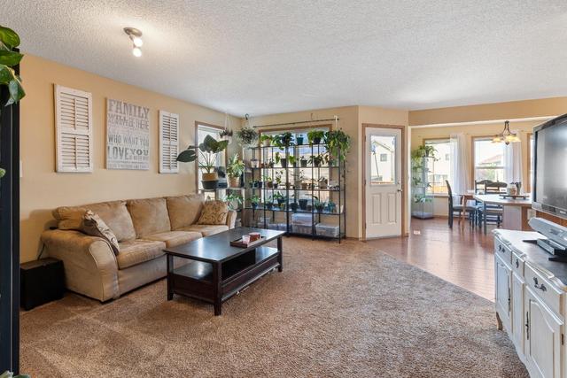 302 Covecreek Close Ne, House detached with 3 bedrooms, 2 bathrooms and 4 parking in Calgary AB | Image 5