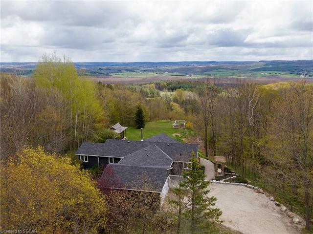 686352 19 Sideroad, House detached with 5 bedrooms, 3 bathrooms and 6 parking in Grey Highlands ON | Image 3