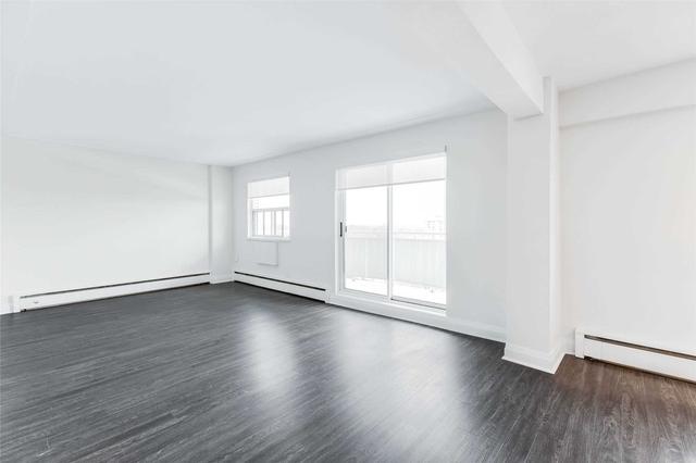 903 - 80 Speers Rd, Condo with 2 bedrooms, 1 bathrooms and 1 parking in Oakville ON | Image 1