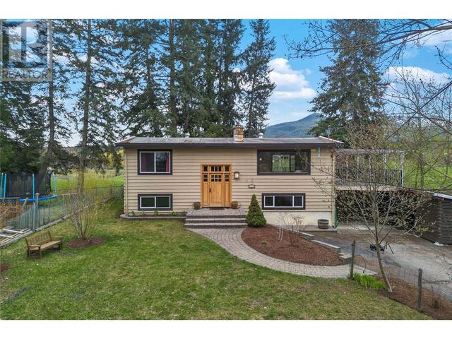 3550 16 Avenue Ne, House detached with 4 bedrooms, 2 bathrooms and 5 parking in Salmon Arm BC | Image 2