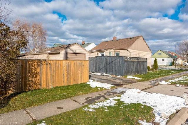42 Barley Dr, House detached with 2 bedrooms, 1 bathrooms and 2 parking in St. Catharines ON | Image 21