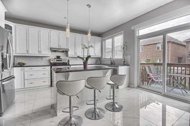 7 Peppermint Clse, House detached with 5 bedrooms, 5 bathrooms and 5 parking in Brampton ON | Image 4