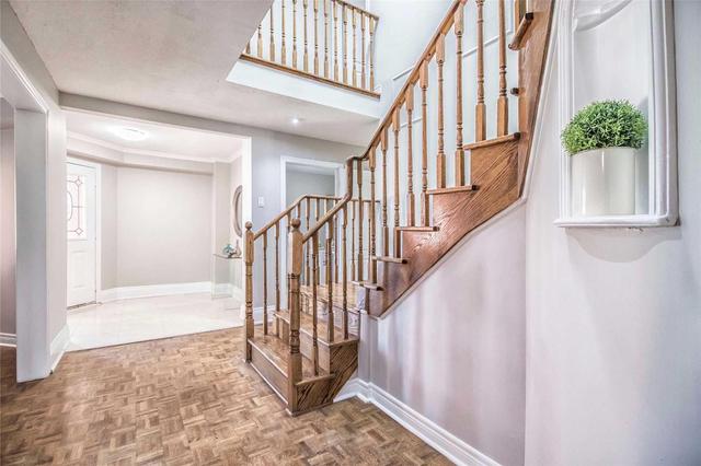 69 Grayson Cres, House detached with 4 bedrooms, 3 bathrooms and 1 parking in Toronto ON | Image 3