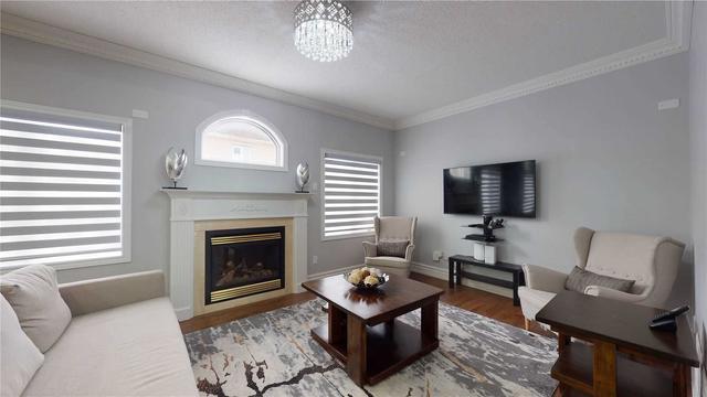 41 Chalkfarm Cres, House detached with 4 bedrooms, 5 bathrooms and 5 parking in Brampton ON | Image 2