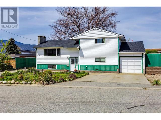 175 Secrest Place, House detached with 4 bedrooms, 1 bathrooms and 1 parking in Penticton BC | Image 3