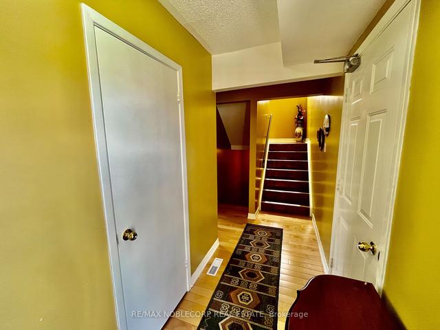 3304 Brandon Gate Dr, House detached with 4 bedrooms, 2 bathrooms and 4 parking in Mississauga ON | Image 36