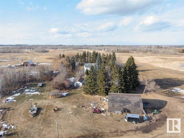 57020 Rr 221, House detached with 3 bedrooms, 2 bathrooms and null parking in Sturgeon County AB | Image 8