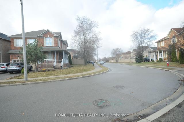 47 Harbourtown Cres, House detached with 3 bedrooms, 4 bathrooms and 6 parking in Brampton ON | Image 11