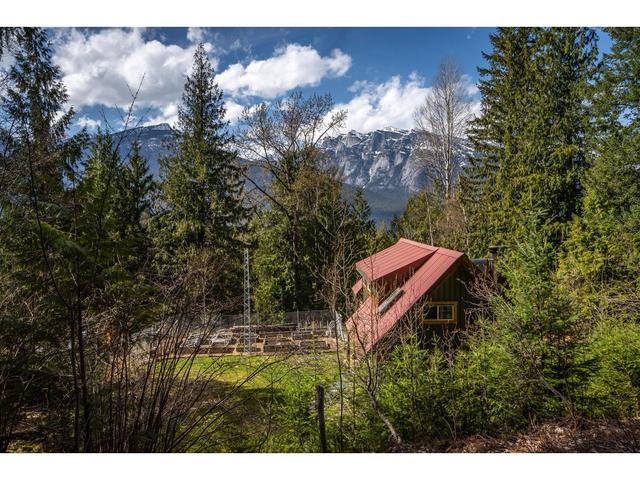 8788 Highway 6, House detached with 2 bedrooms, 2 bathrooms and null parking in Central Kootenay H BC | Image 51