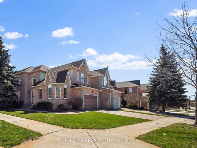 82 Halterwood Circ, House detached with 4 bedrooms, 3 bathrooms and 4 parking in Markham ON | Image 1