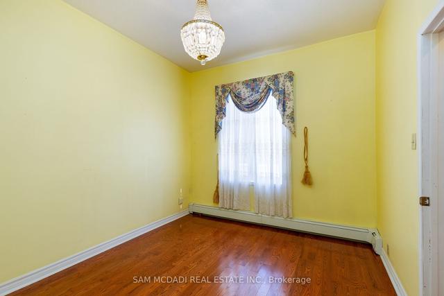 238a Bathurst St, House attached with 3 bedrooms, 2 bathrooms and 2 parking in Toronto ON | Image 3