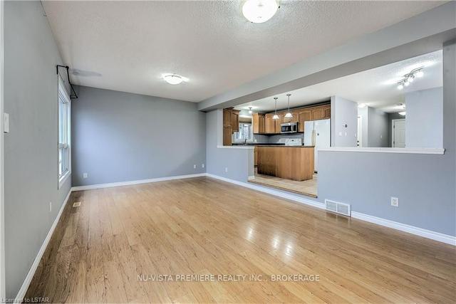 798 Queensborough Cres, House detached with 3 bedrooms, 3 bathrooms and 3 parking in London ON | Image 2