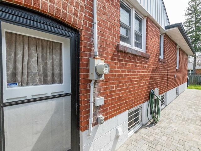 27 Mayland Ave, House detached with 4 bedrooms, 2 bathrooms and 4 parking in Toronto ON | Image 31