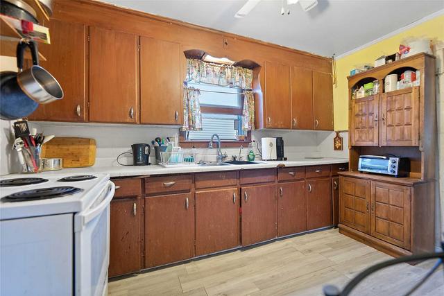 42 Union St, House detached with 3 bedrooms, 1 bathrooms and 2 parking in St. Catharines ON | Image 5