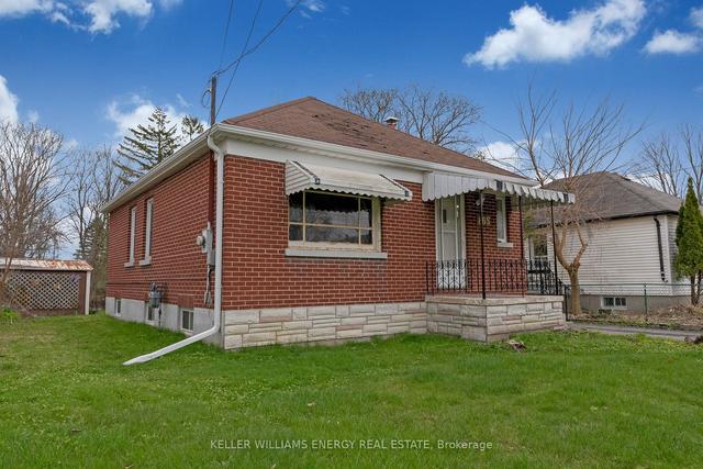 865 Grierson St, House detached with 2 bedrooms, 2 bathrooms and 3 parking in Oshawa ON | Image 1