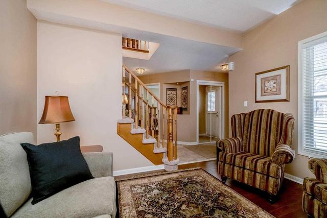 31 Rowland St, House detached with 3 bedrooms, 3 bathrooms and 2 parking in Brampton ON | Image 5