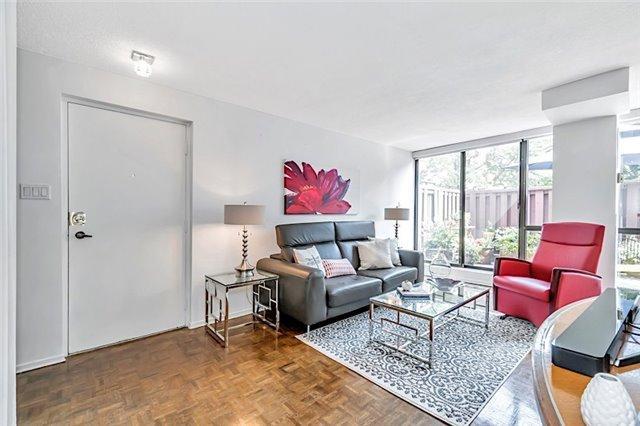 Th15 - 53 Mccaul St, Townhouse with 3 bedrooms, 3 bathrooms and 1 parking in Toronto ON | Image 3