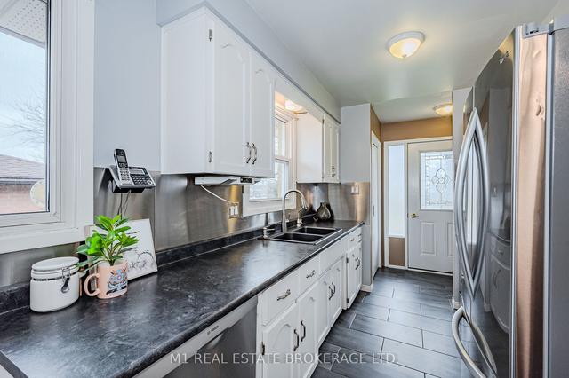 36 Upton Cres, House detached with 4 bedrooms, 1 bathrooms and 4 parking in Guelph ON | Image 3