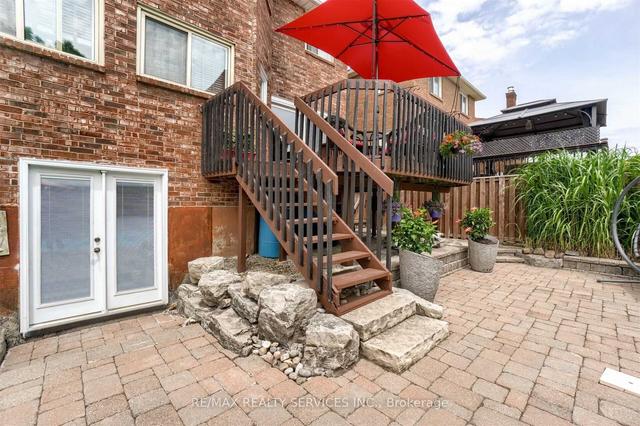 104 Lord Simcoe Dr, House detached with 4 bedrooms, 3 bathrooms and 4 parking in Brampton ON | Image 25