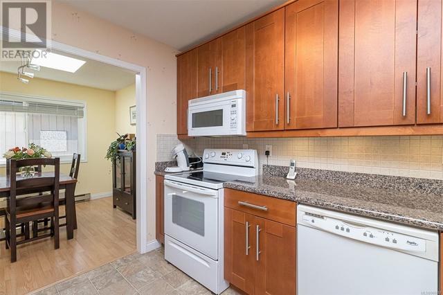 8 - 1184 Clarke Rd, House attached with 2 bedrooms, 1 bathrooms and 1 parking in Central Saanich BC | Image 15