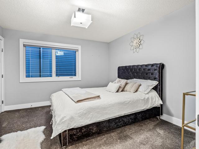152 Kinniburgh Circle, House detached with 6 bedrooms, 3 bathrooms and 4 parking in Calgary AB | Image 24