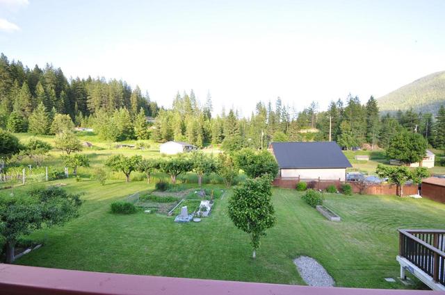 5713 Woodland Drive, House detached with 4 bedrooms, 3 bathrooms and 6 parking in Central Kootenay F BC | Image 7