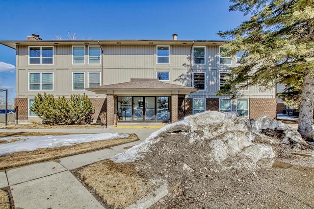 622 - 860 Midridge Drive Se, Condo with 2 bedrooms, 1 bathrooms and 1 parking in Calgary AB | Image 1