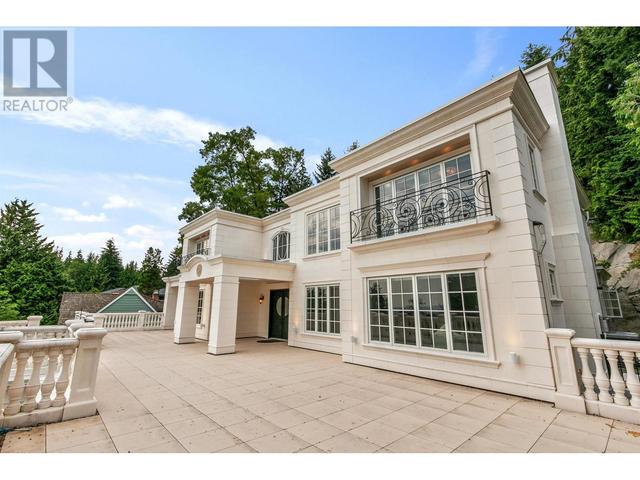 735 St. Andrews Road, House detached with 6 bedrooms, 8 bathrooms and 6 parking in West Vancouver BC | Image 3