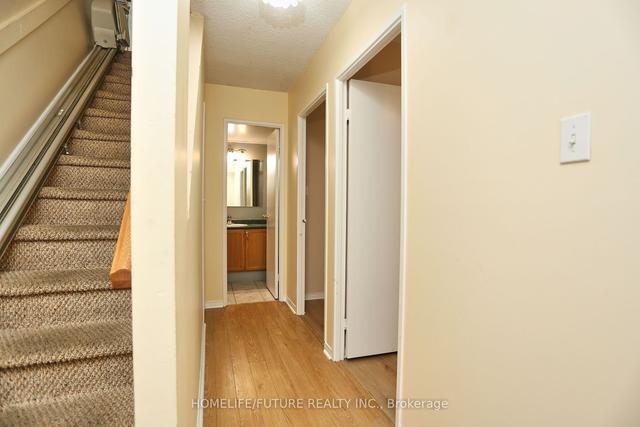 406 - 454 Centre St S, Condo with 2 bedrooms, 1 bathrooms and 1 parking in Oshawa ON | Image 9
