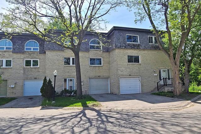 62 Courville Coach Way, Townhouse with 3 bedrooms, 2 bathrooms and 3 parking in Toronto ON | Image 3