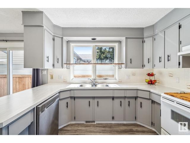 4121 49 St, House detached with 4 bedrooms, 2 bathrooms and null parking in Vegreville AB | Image 15