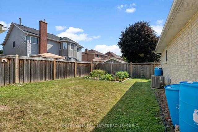 28 Blackfriar Lane S, House detached with 2 bedrooms, 2 bathrooms and 3 parking in Brantford ON | Image 31