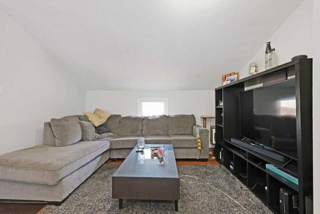 18 Whiting Ave, House detached with 4 bedrooms, 2 bathrooms and 6 parking in Oshawa ON | Image 25