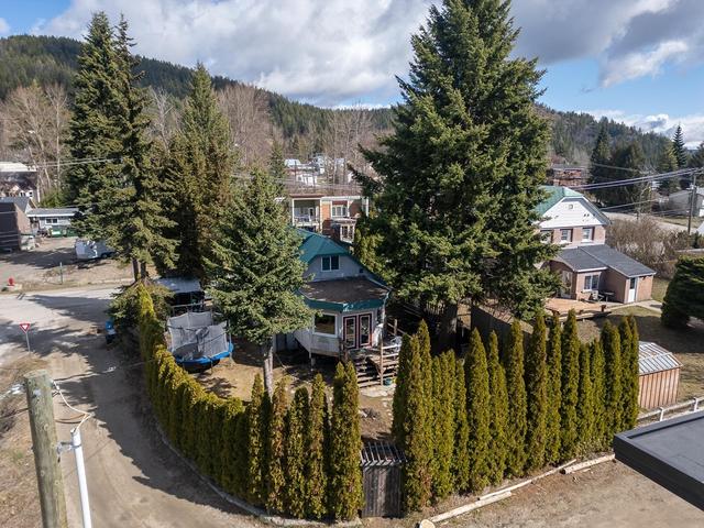 2111 Second Avenue, House detached with 3 bedrooms, 2 bathrooms and null parking in Rossland BC | Image 69