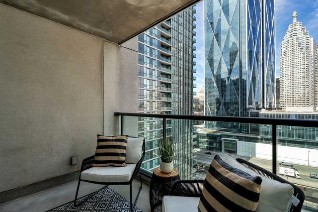 1611 - 12 Yonge St, Condo with 1 bedrooms, 1 bathrooms and 1 parking in Toronto ON | Image 13