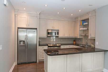 th1 - 21 Burkebrook Pl, Townhouse with 3 bedrooms, 3 bathrooms and 2 parking in Toronto ON | Image 4