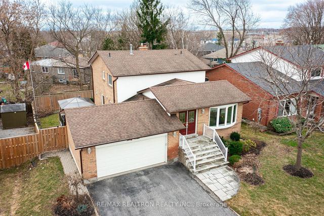 64 Cardinal Cres, House detached with 4 bedrooms, 4 bathrooms and 6 parking in Newmarket ON | Image 23