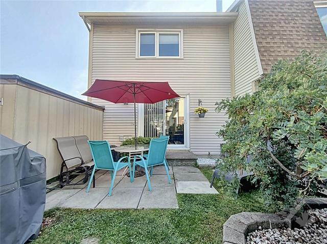 1723 Lamoureux Drive, Townhouse with 3 bedrooms, 2 bathrooms and 1 parking in Ottawa ON | Image 24