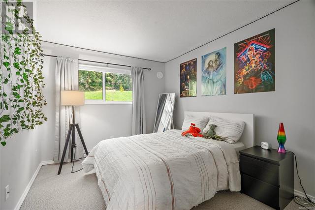 560 Carnation Pl, Condo with 2 bedrooms, 1 bathrooms and 1 parking in Saanich BC | Image 17