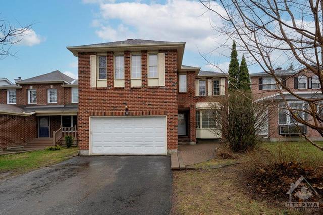 33 Morgans Grant Way, House detached with 4 bedrooms, 3 bathrooms and 4 parking in Ottawa ON | Image 1