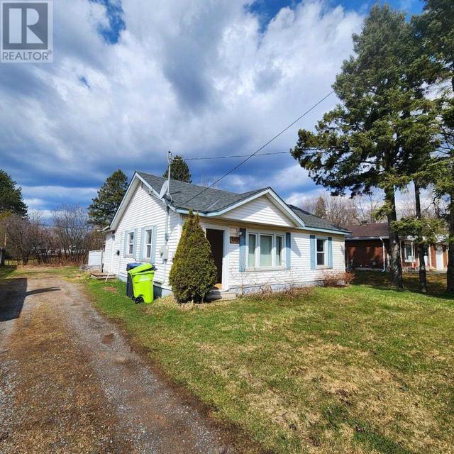 385 Whitney Ave, House detached with 2 bedrooms, 1 bathrooms and null parking in Sault Ste. Marie ON | Image 3