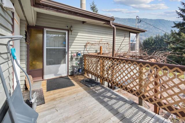 1176 Marshall Road, House detached with 4 bedrooms, 3 bathrooms and 5 parking in Central Kootenay J BC | Image 7