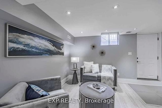 29 Bernice Cres, House detached with 4 bedrooms, 3 bathrooms and 3 parking in Toronto ON | Image 8