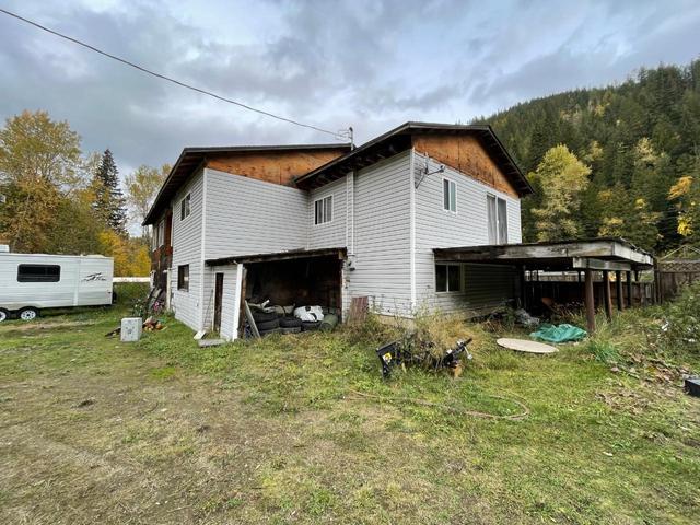 3340 Highway 6, House detached with 5 bedrooms, 3 bathrooms and null parking in Central Kootenay E BC | Image 6