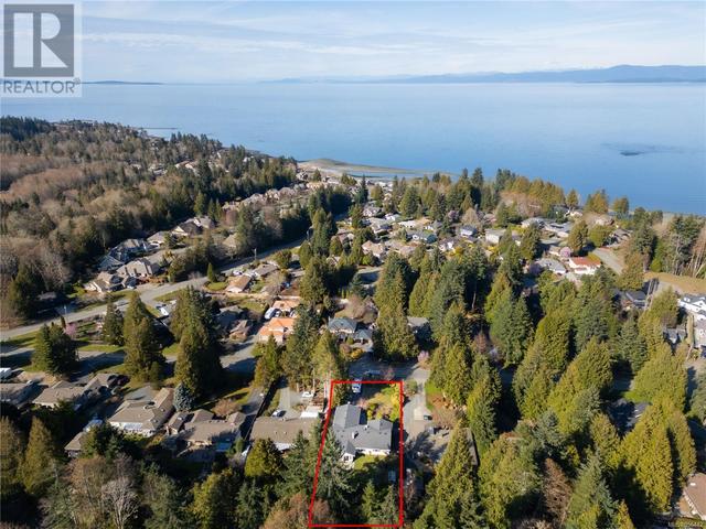 749 Canyon Crescent Rd, House detached with 4 bedrooms, 3 bathrooms and 5 parking in Qualicum Beach BC | Image 2