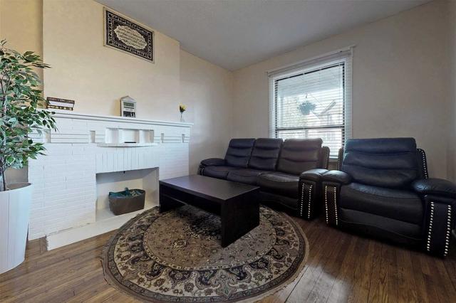 266 Boon Ave, House semidetached with 3 bedrooms, 3 bathrooms and 3 parking in Toronto ON | Image 3