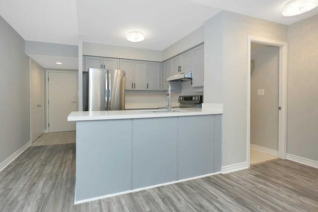 402 - 2 Rean Dr, Condo with 1 bedrooms, 1 bathrooms and 1 parking in Toronto ON | Image 2
