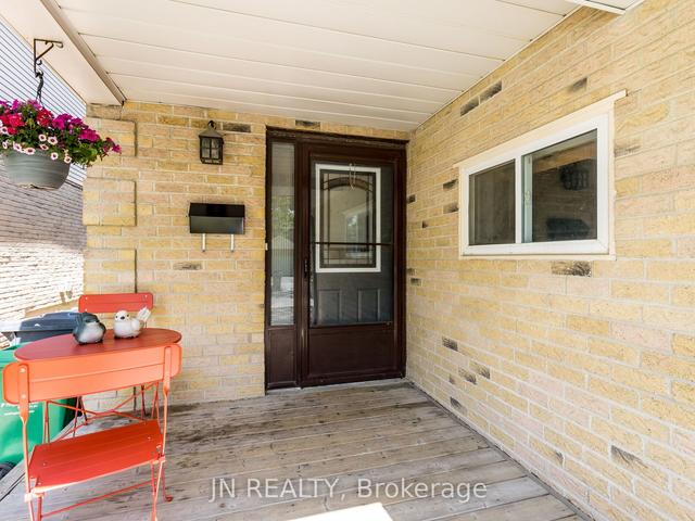 20 Garden Ave, House detached with 3 bedrooms, 4 bathrooms and 2 parking in Brampton ON | Image 23